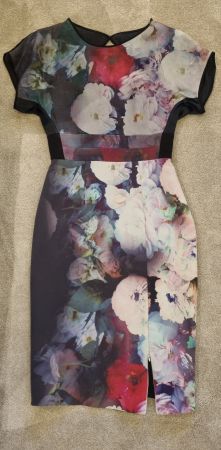 Ginger Smart Designer Seiden Abendkleid mit Blumen schwartz