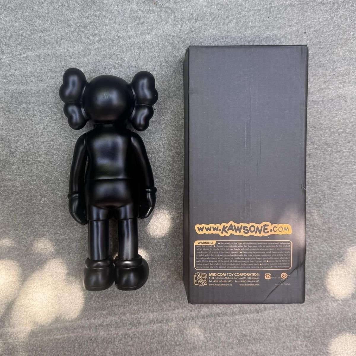 Figuren: KAWS Companion Figure - Black Edition – Neu und originalverpackt aus Caviano von reselleo21 2