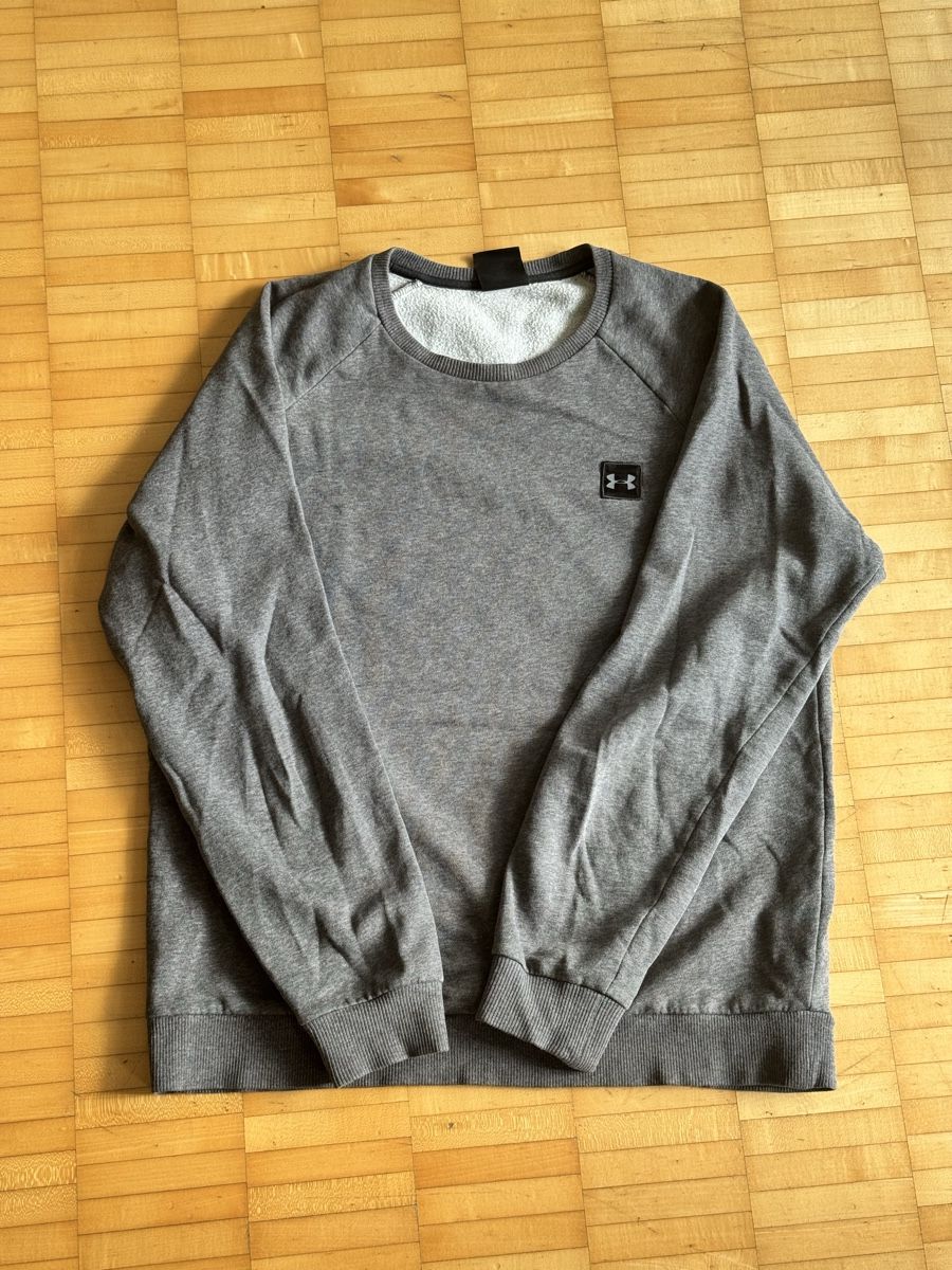 Pulls & Sweat-shirts: Under Armour Pullover Grey Size M – D'occasion à Zürich par nicola.witzig 1