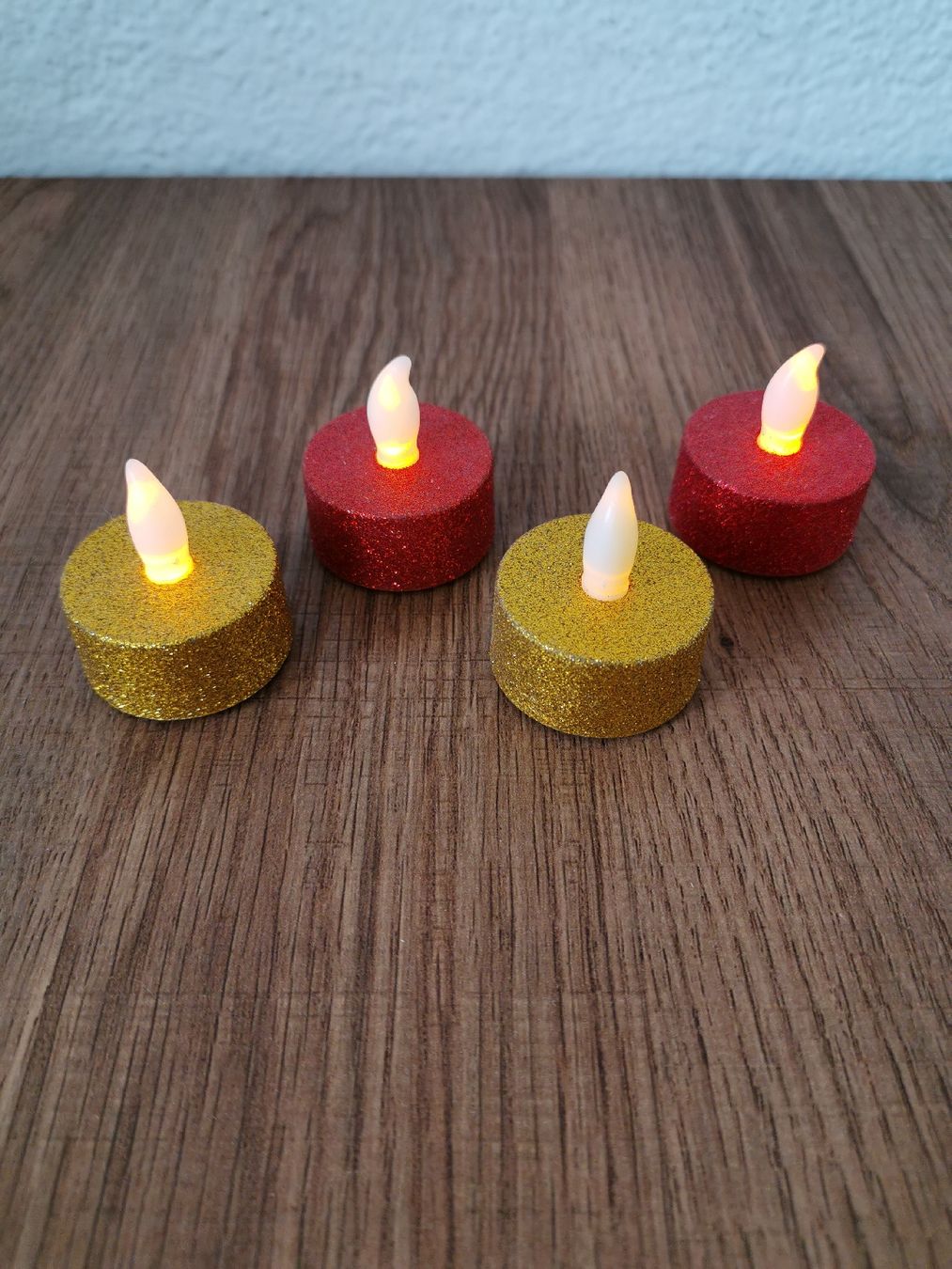 Alle Dekorationen: 4 Süsse Glitzer Teelichter mit LED – Gebraucht aus Bonaduz von TheCahenzli