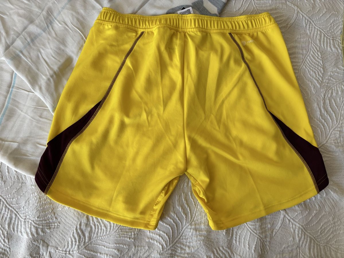 Adidas Canottiere & Pantaloni: Servette short – Usato da Le Grand-Saconnex venduto da focamix 2