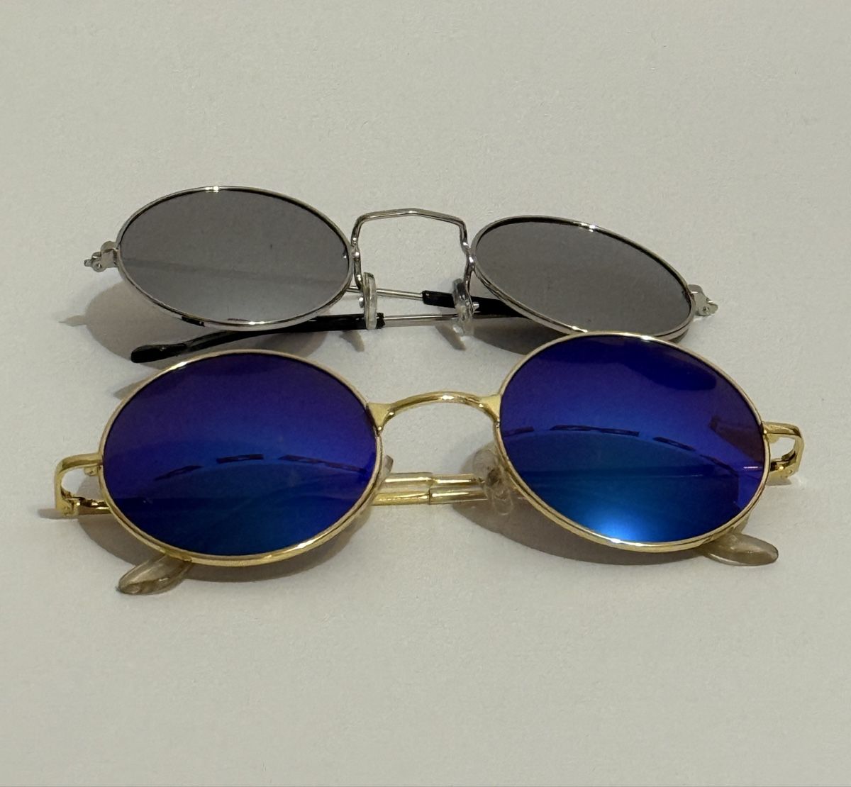 Occhiali & Lenti: Zwei Sonnenbrillen mit Etui – Usato da Goldach venduto da igwhitestar 1