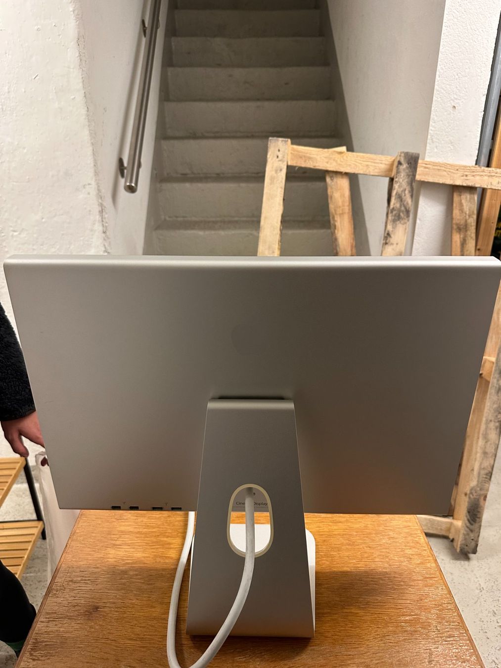 Apple Monitor: Apple Cinema Display 20" (1680 x 1050) – Usato da Zürich venduto da gal_zbq9 1