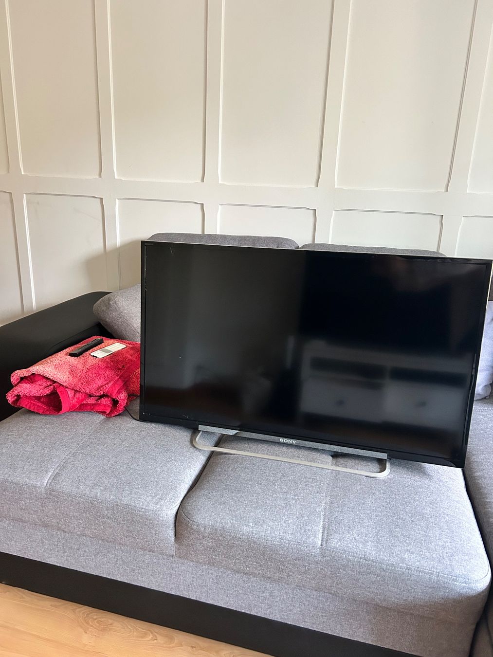 Sony Televisori: Sony Fernseher mit Standfuss – Usato da Zofingen venduto da sel_8csd