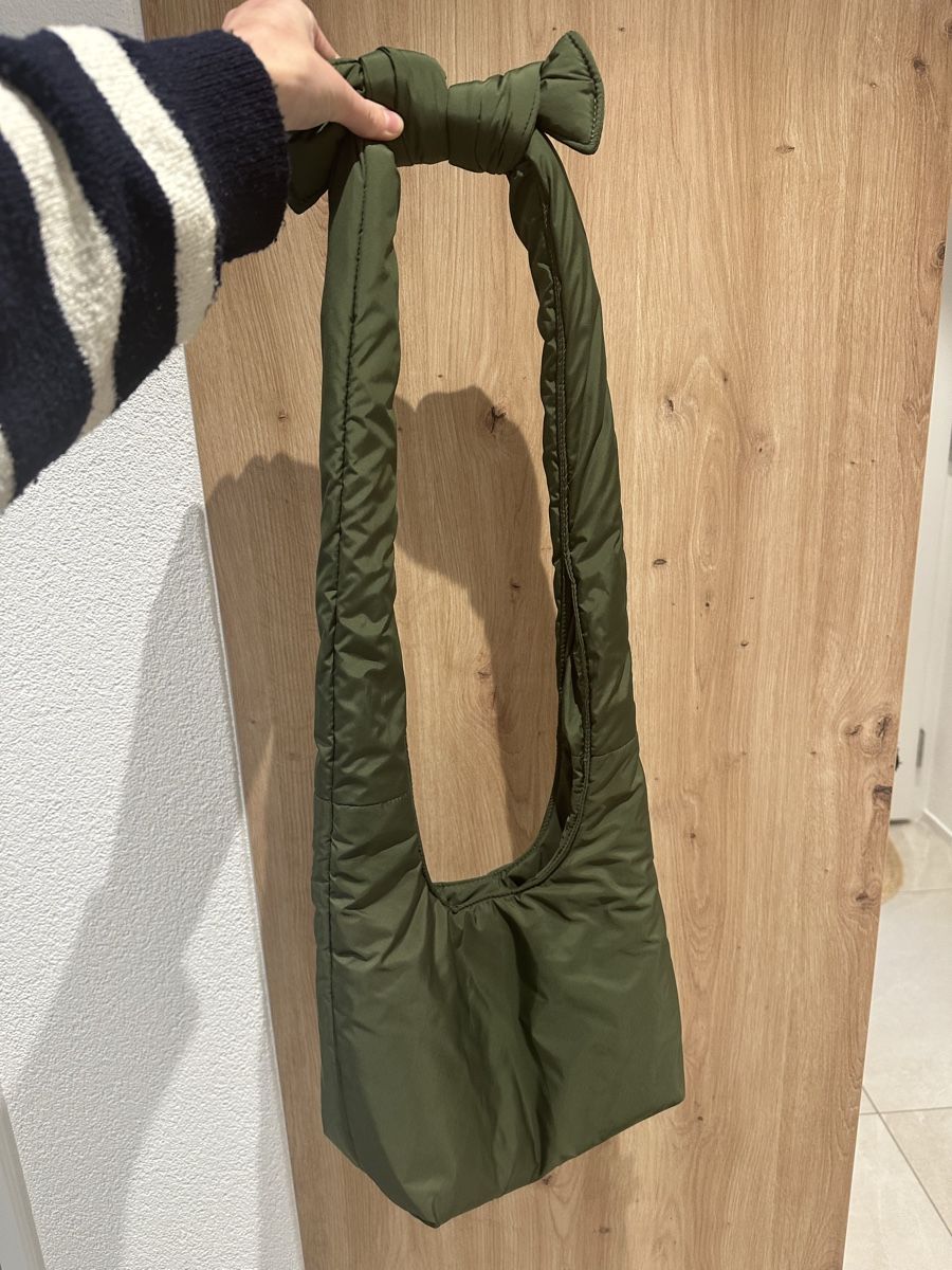 Borse da donna: Olive Grüne Umhängetasche mit Knoten – Usato da Brügglen venduto da niinelii 1