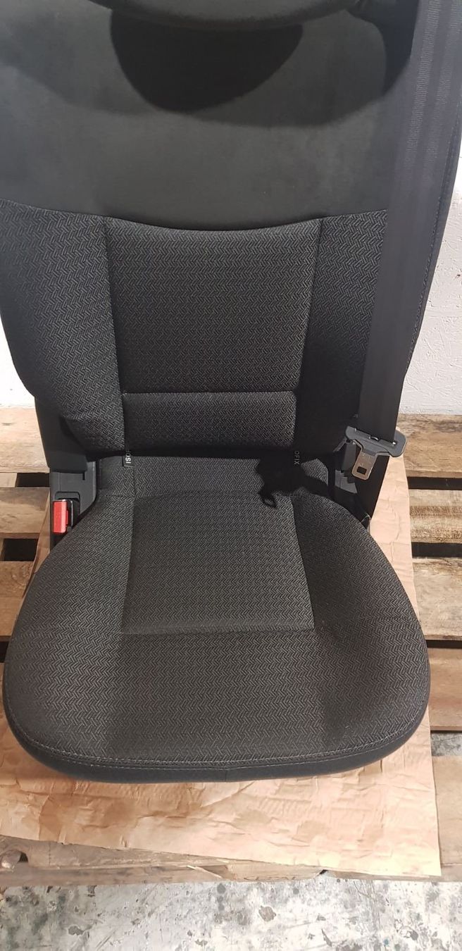 Tutti pezzi di ricambio auto: Renault Espace Sitze Auto Sitz Sjedili Siege Camper – Usato da Herzogenbuchsee venduto da ilh_kh5d 2