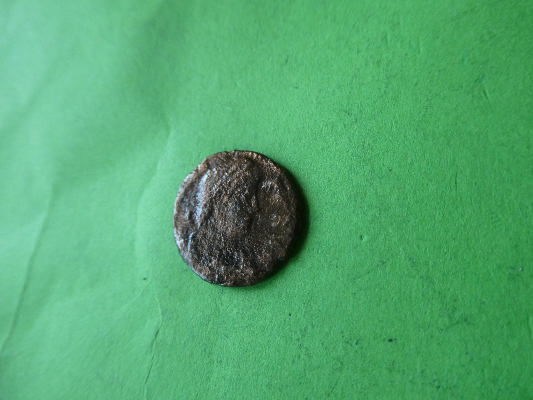 Alle Münzen: uralte Bronzemünze  16 mm     1.82 g – Gebraucht aus Hinterforst von Rohusri 1