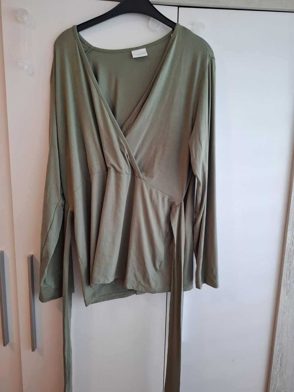 Lotti di vestiti: Diverse Umstandsshirts und ein Still-BH – Usato da Maur venduto da Soloth. 3