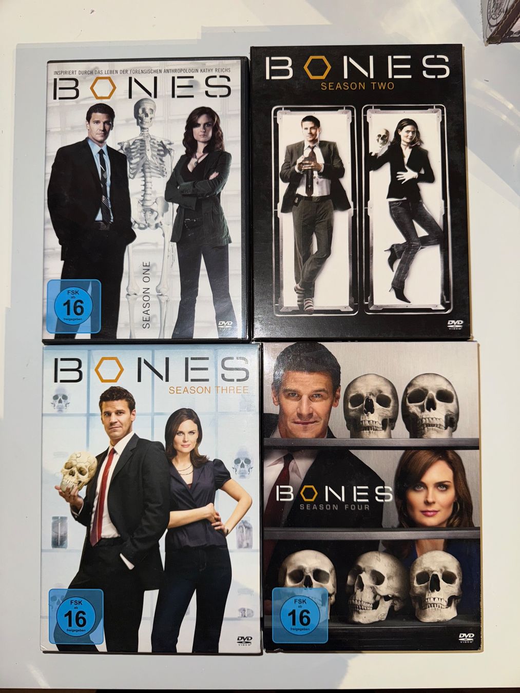 Tutti i DVDs: DVD Sammlung Bones Staffel 1-4 – Usato da Grosswangen venduto da Second_hand_paradise