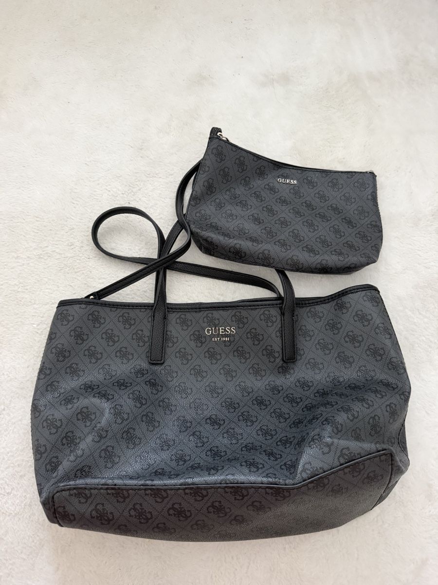 Guess Borse da donna: Guess Handtasche mit kleiner Tasche dunkelgrau – Usato da Rorschach venduto da Costa_18