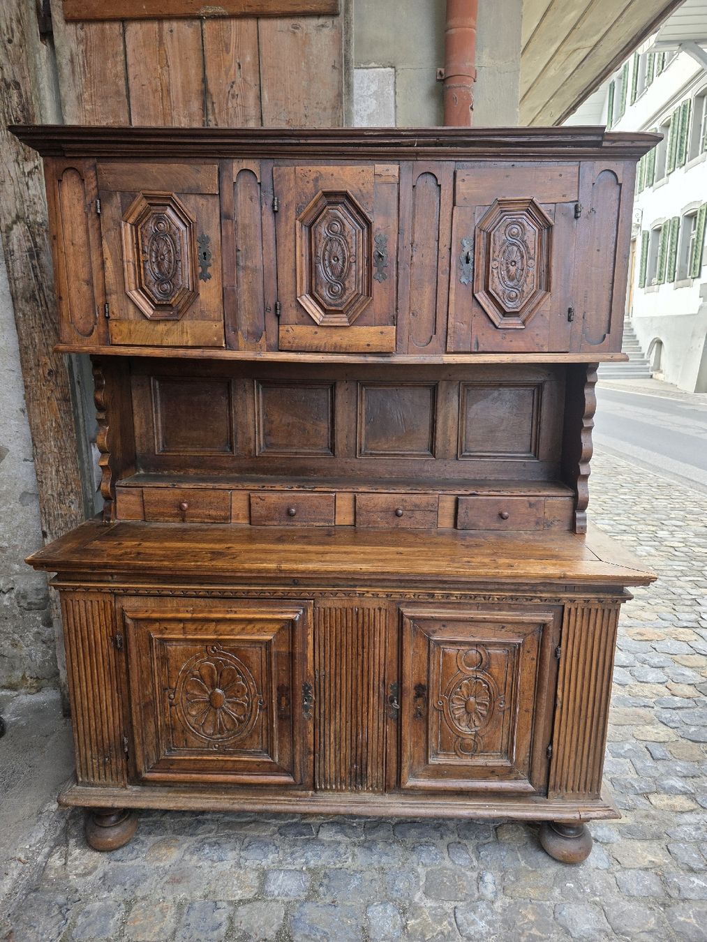 Credenze: antik vaiselier museum noyer J 1660 – Usato da Mittelhäusern venduto da mis_6kgm