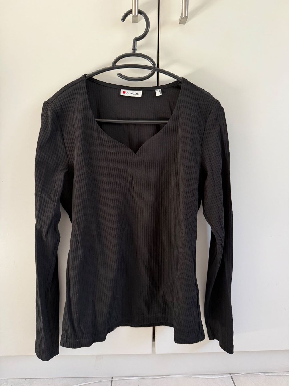 T-shirt: Langarmshirt StreetOne / Grösse 38 / Schwarz – Nuovo (secondo la descrizione) da Eschenbach SG venduto da Sums