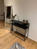 Konsole, schwarz