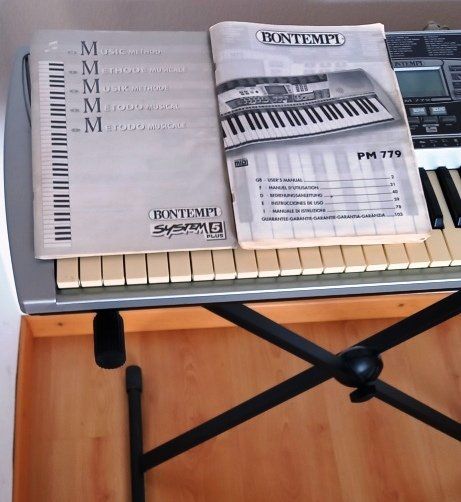Bontempi Strumenti musicali: Bontempi Keyboard PM779 komplett mit Ständer – Usato da Baden venduto da sun_8csk 5