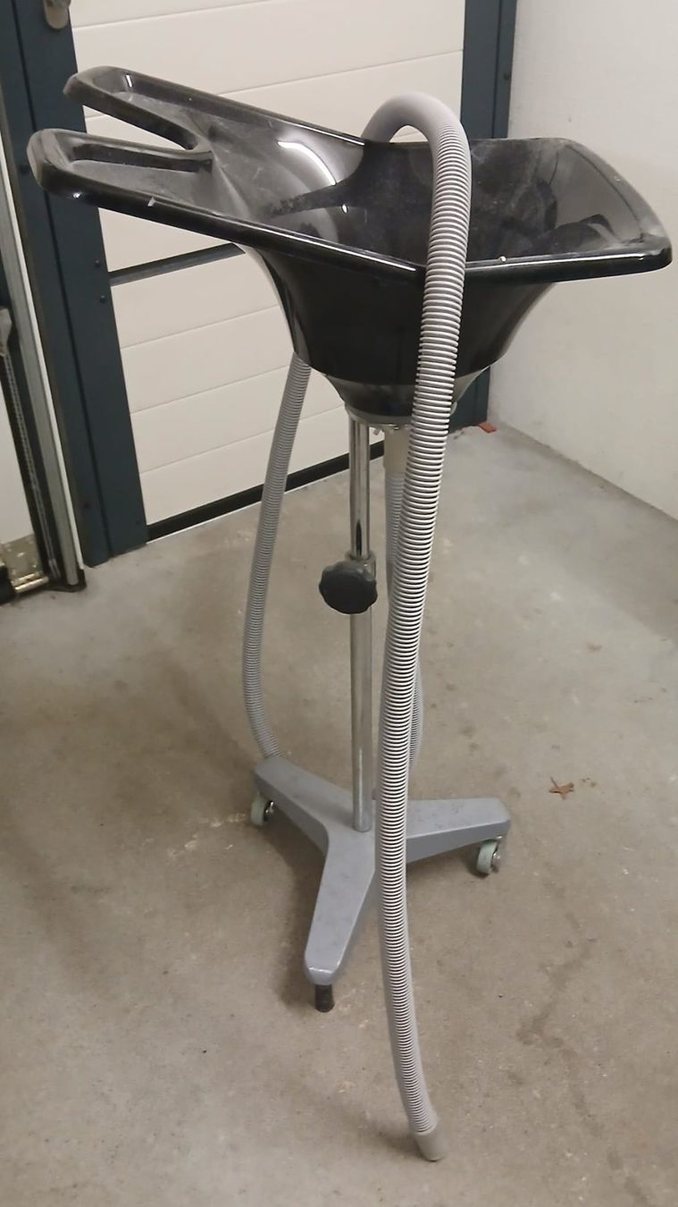 Poltrone: Schnäppchen: Coiffeur Set – Usato da Rothenthurm venduto da lela75 1