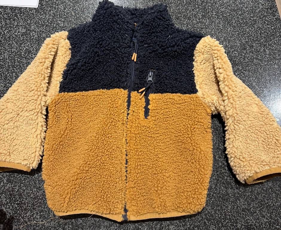 Giacche & Cappotti: H&M Jacke aus Teddyfleece - 92 – Usato da Rothrist venduto da G.F.1997