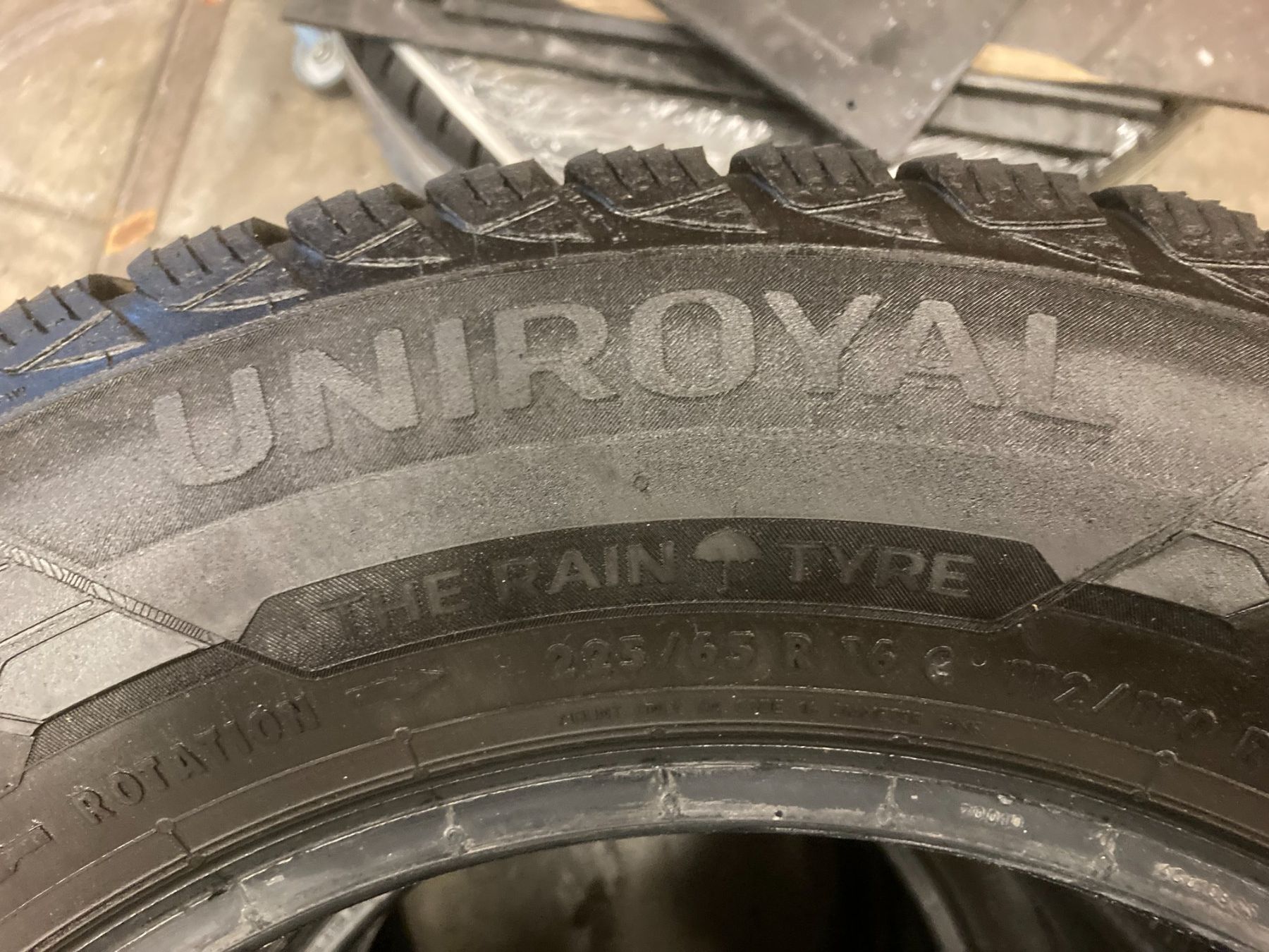 Uniroyal Pneus & Roues: 225/65R16 C Winterpneu – D'occasion à Cham par WB2223 2