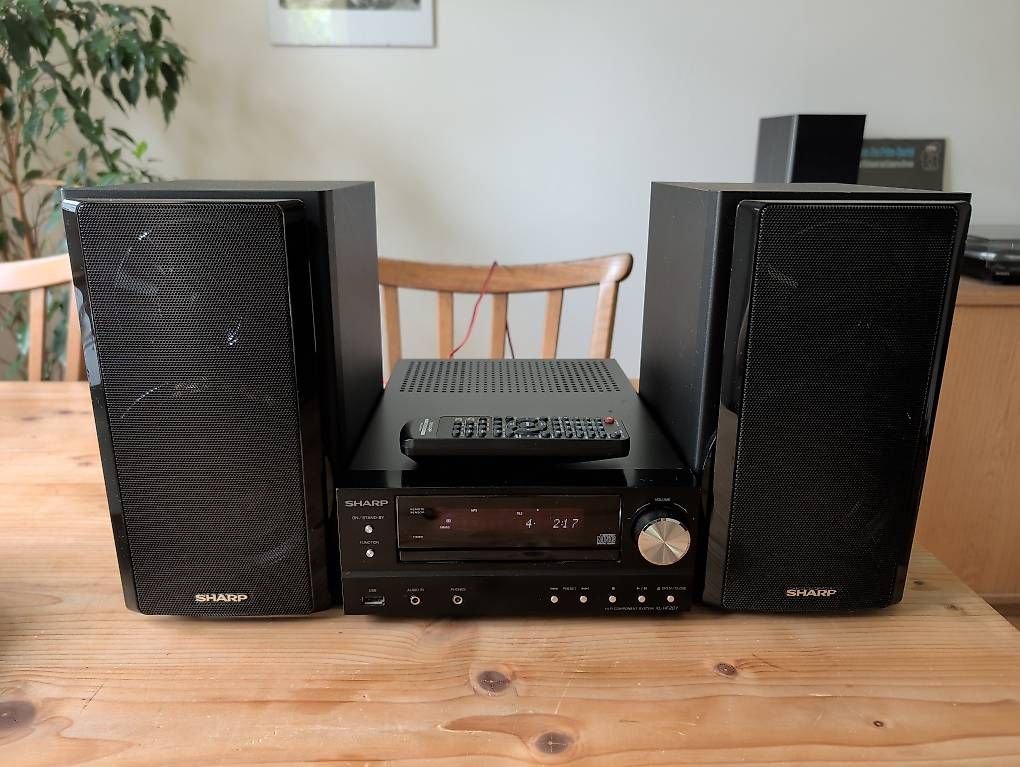 Systèmes audio & multimédias: Sharp Stereoanlage / CD-Player – D'occasion à Zürich par fawa17