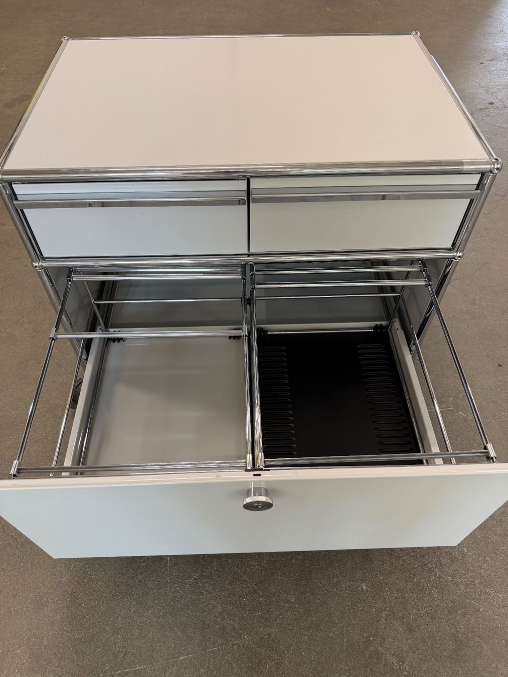 USM Banconi: USM Haller Rollcontainer mit 3 Schubladen – Usato da Dietlikon venduto da ComdatAG 6