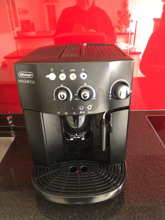 Kaffeevollautomat De Longhi Magnifica ESAM 4000.B | Kaufen Auf Ricardo