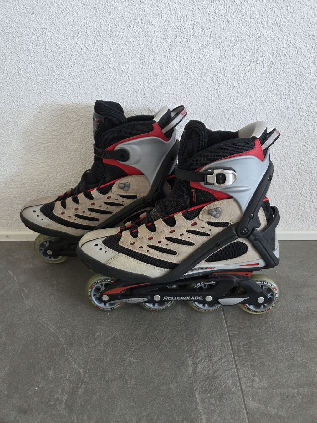 Pattini in linea & Pattini a rotelle: Rollerblade Gr 47 – Usato da Uffikon venduto da volley253