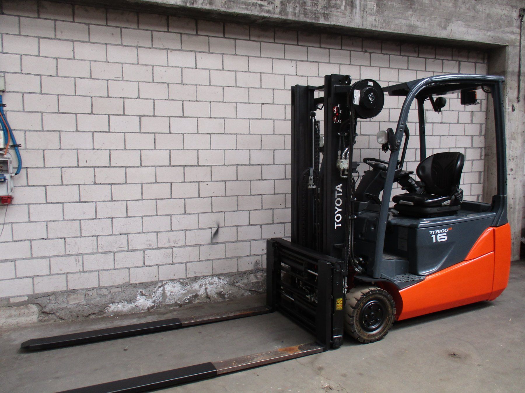 Toyota Carrelli elevatori e a forche: STAPLER TOYOTA 8FBE 16T ELEKTRO GABELSTAPLER – Usato da Seon venduto da zomahandel
