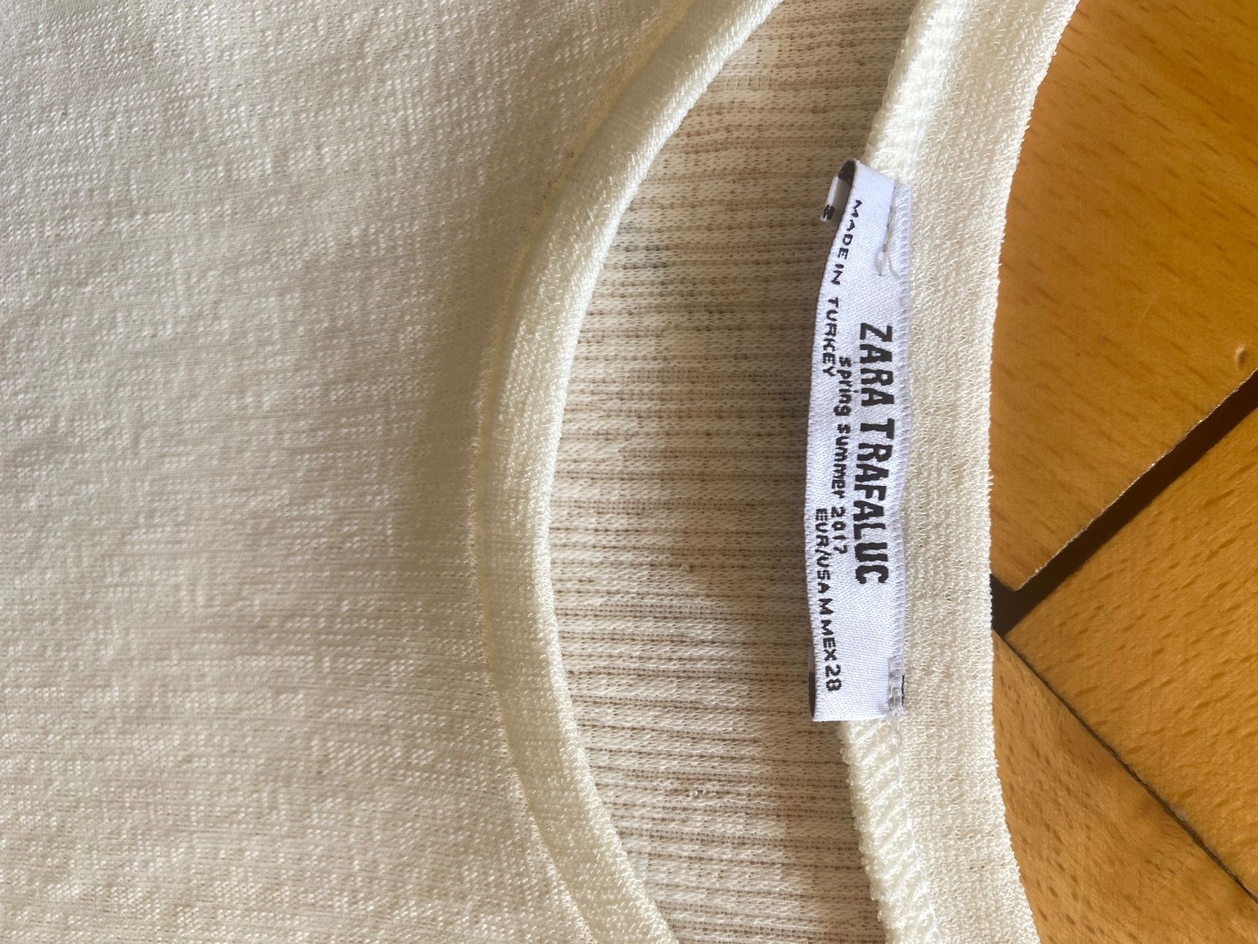 Top: Top zara off white taille M – Usato da Küssnacht am Rigi venduto da CALIFRASQUI 3