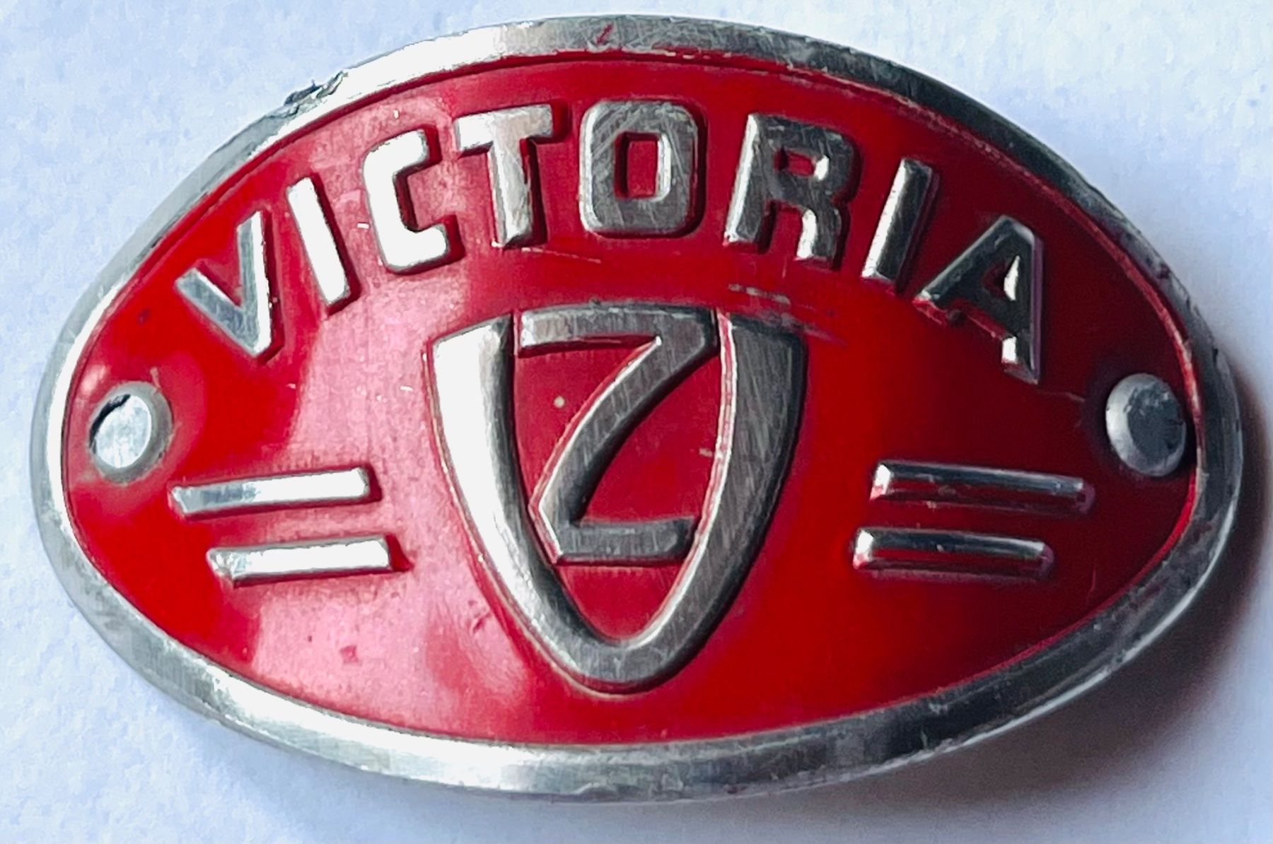 Insegne: Victoria Zündapp Emblem / Logo Oldtimer Moped Rot Silber – Usato da Basel venduto da TOMFAN 7