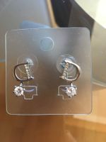 Boucles d’oreilles argentées D brillants pendants