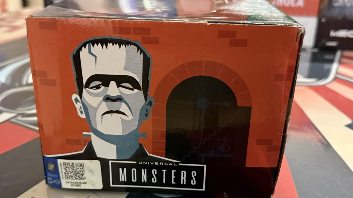 Jada Toys Modellini d'auto: Universal Monsters Frankenstein & 1957 Chevy Suburban – Nuovo e nell'imballaggio originale da Basel venduto da Zomeg 2