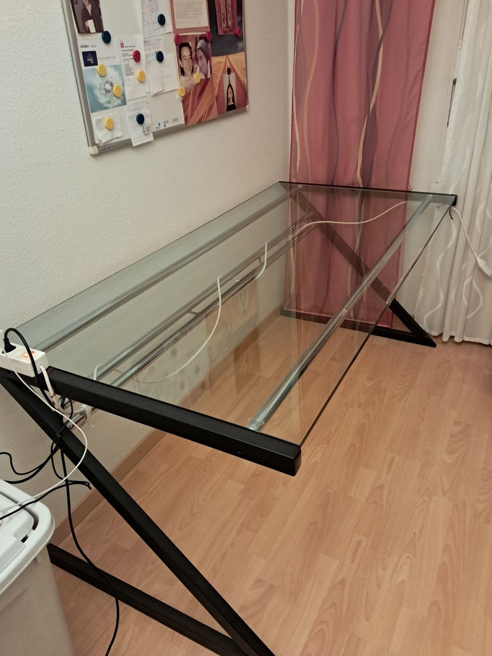 Schreibtische: Eleganter Glas-Schreibtisch mit Korpus – Gebraucht aus Baar von stu_9vpn 1
