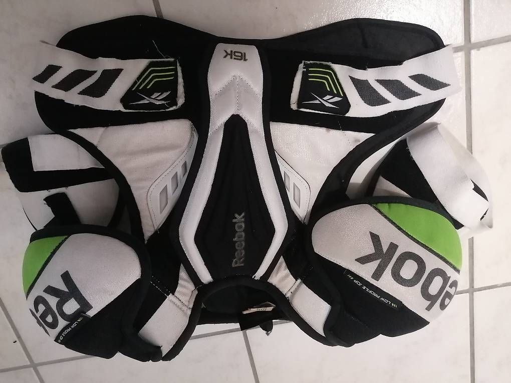 Reebok Protections: Corazza giocatore hockey – D'occasion à Gordevio par Mau760
