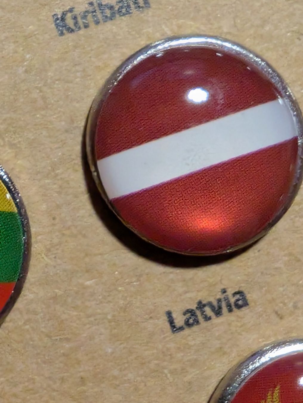 Plaquettes & Badges: Ansteckpin LW: Länderwappen – D'occasion à Oppligen par Pin-Fall-Shop