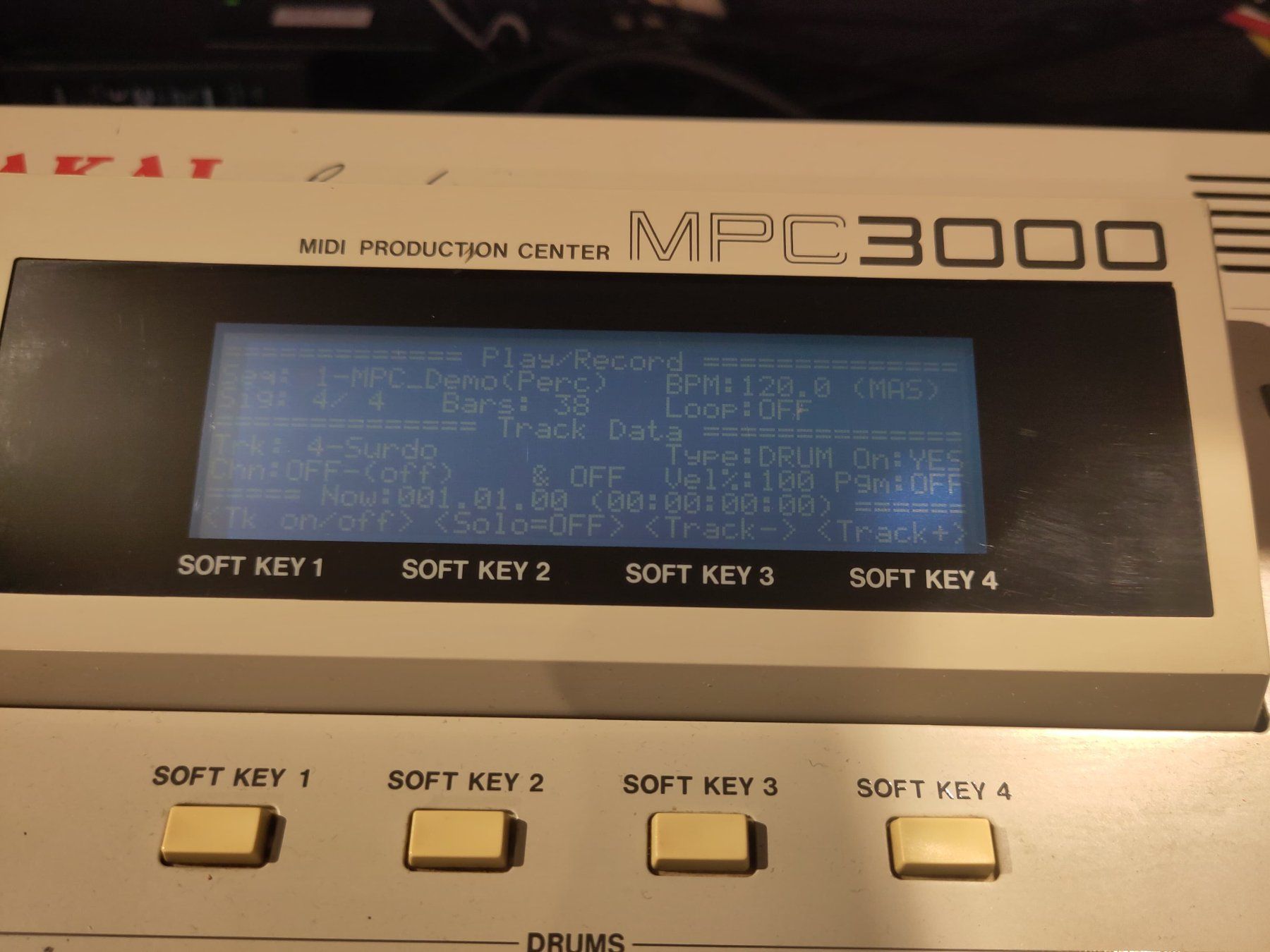 Akai Instruments de musique: Akai MPC3000 – D'occasion à Zürich par Roessler0 7