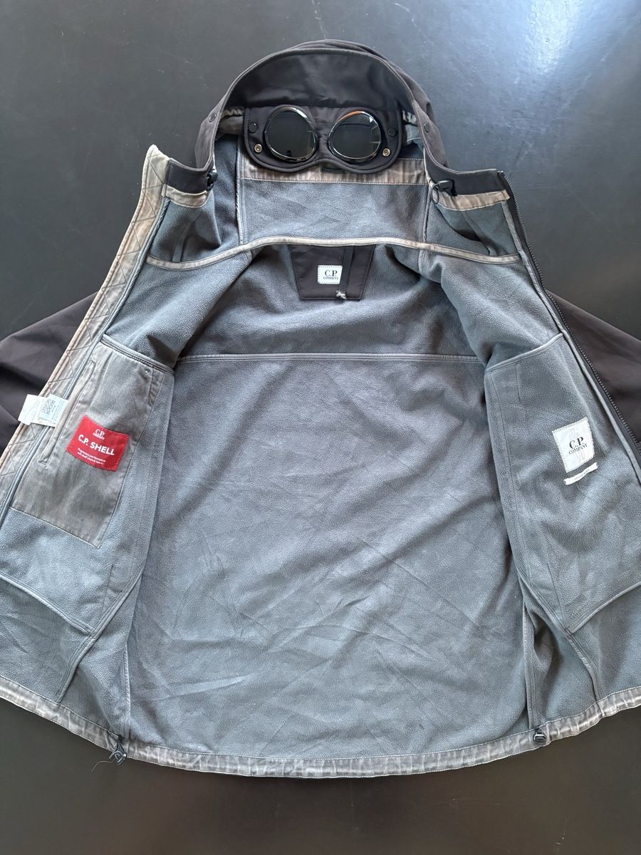 CP Company Giacche: C.P. Company Soft Shell Goggle Jacket grau Herren – Usato da Ittigen venduto da L0RO 2