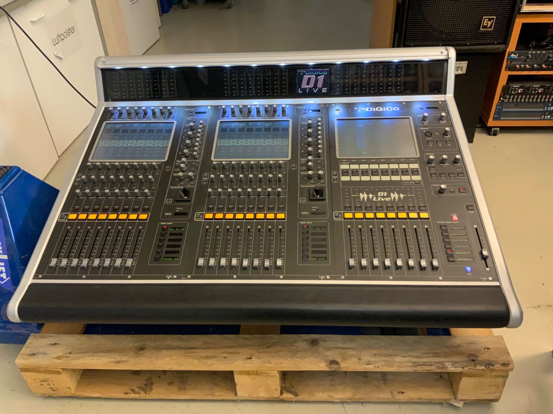 Console di mixaggio: Digico D1 Live Professional Digital Audio Console – Usato da Feuerthalen venduto da her_652x