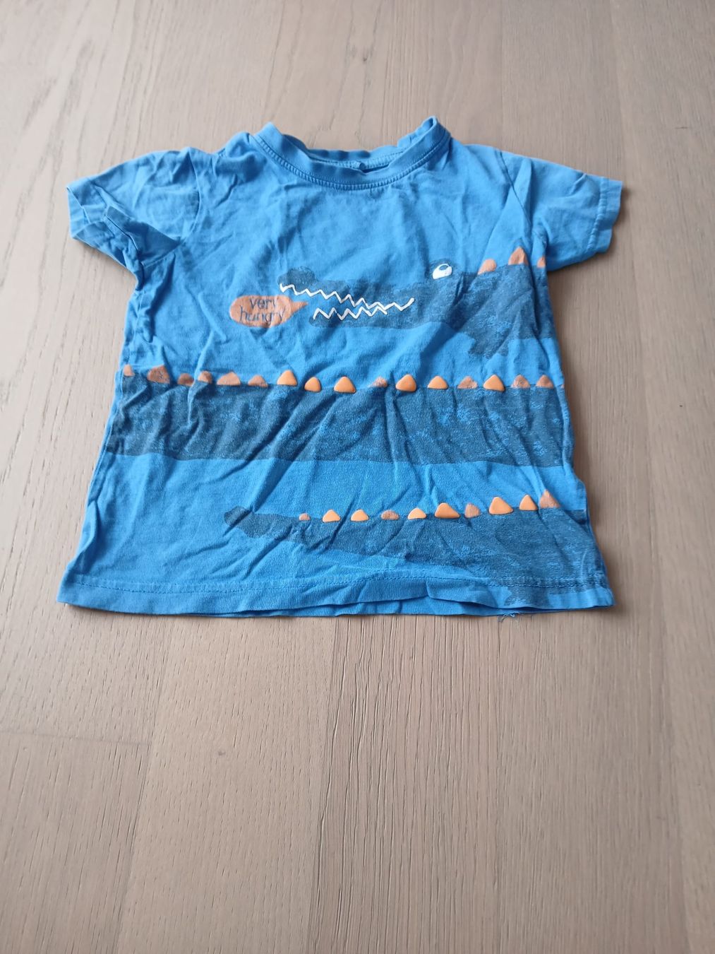 Lotti & Set di vestiti: Kleiderpaket, 5 T-Shirts, Gr. 104-110 – Usato da Dachsen venduto da Luna261081 2