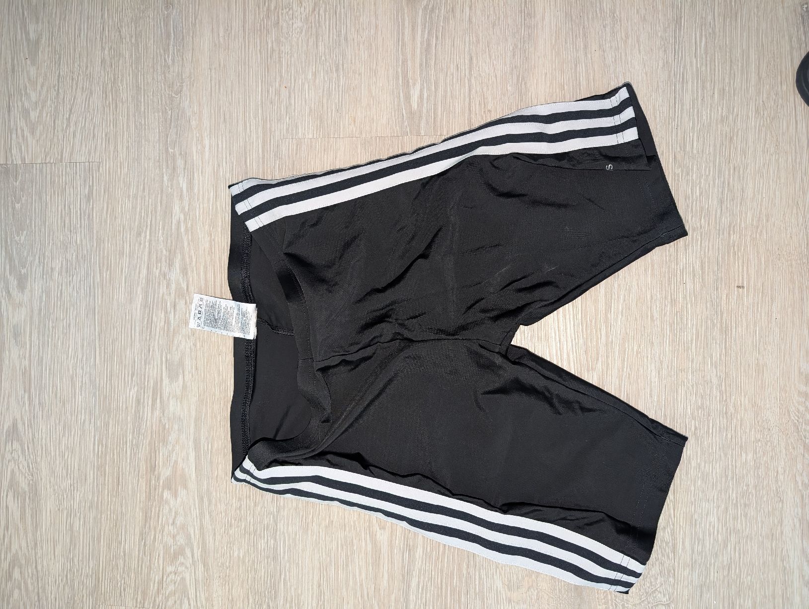 Pantaloni: Adidas Shorts black white stripes – Usato da Münsingen venduto da ale_md2s