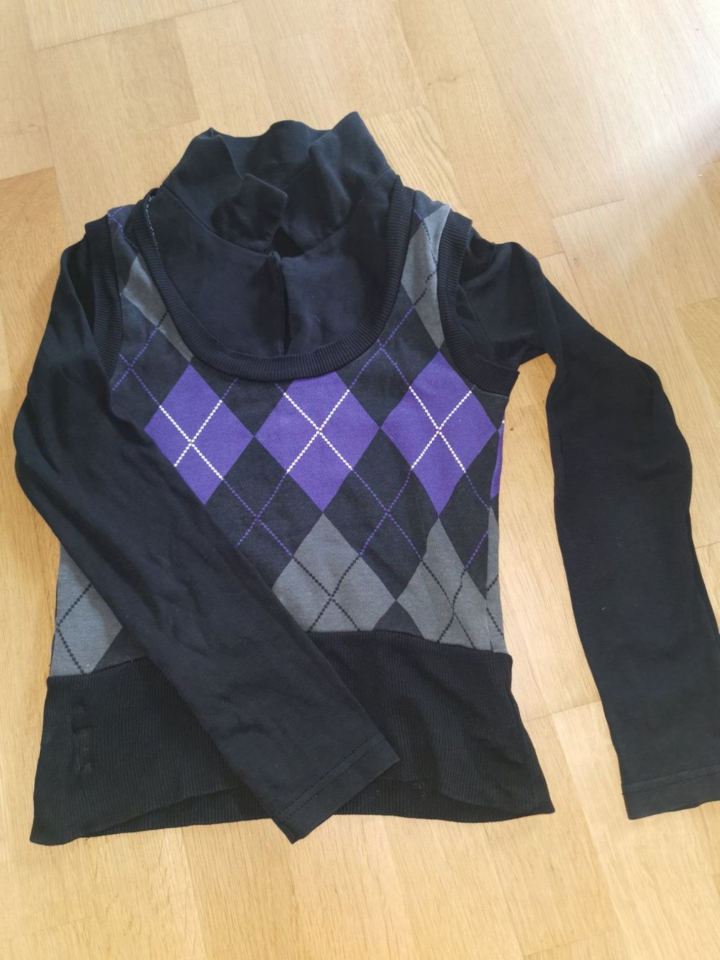 Pullover & Sweatshirts: Schwarzer dünner Pulli, Gr. XS – Gebraucht aus Malters von Wahni81