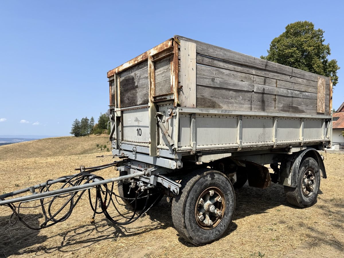 Camions-bennes: LKW Anhänger 3-Seitenkipper – D'occasion à Oberbalm par Cle12 9
