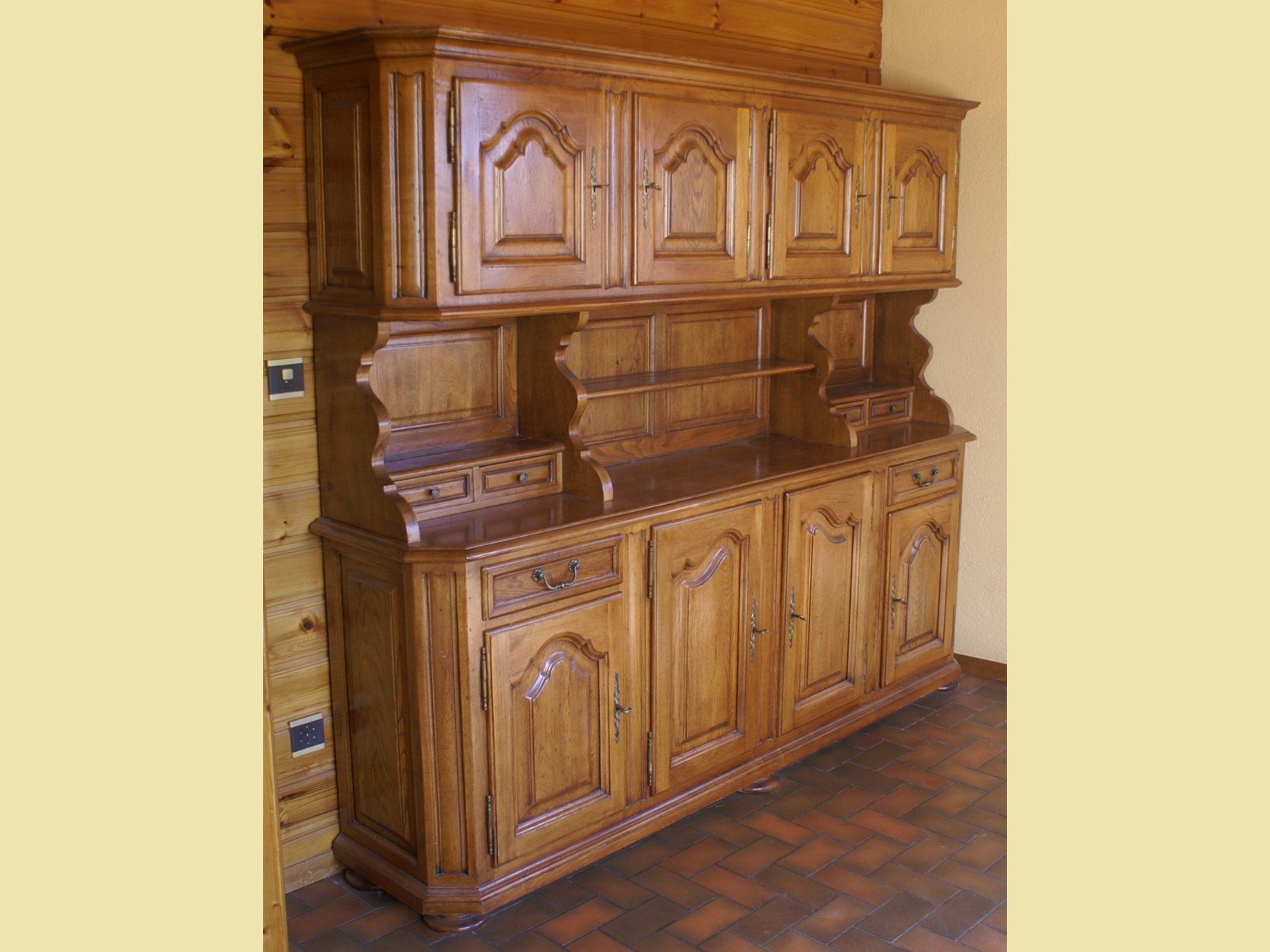 Credenze: Buffet vaisselier à deux corps – Usato da Gorgier venduto da S_Riond 1