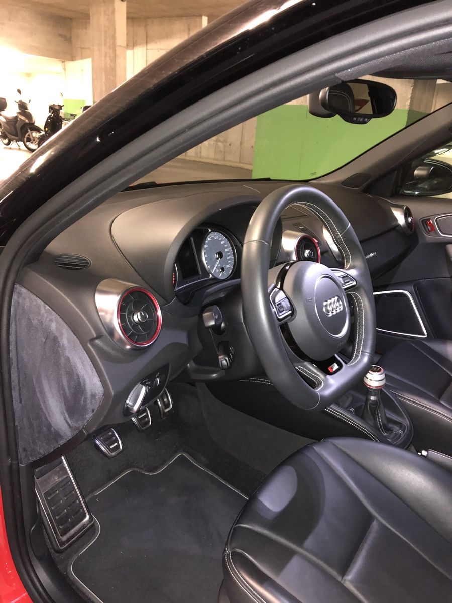 Audi Tutti pezzi di ricambio auto: Seitenpanel Audi A1/S1 8X in Alcantara – Usato da Luzern venduto da Prof.Farnsworth 4