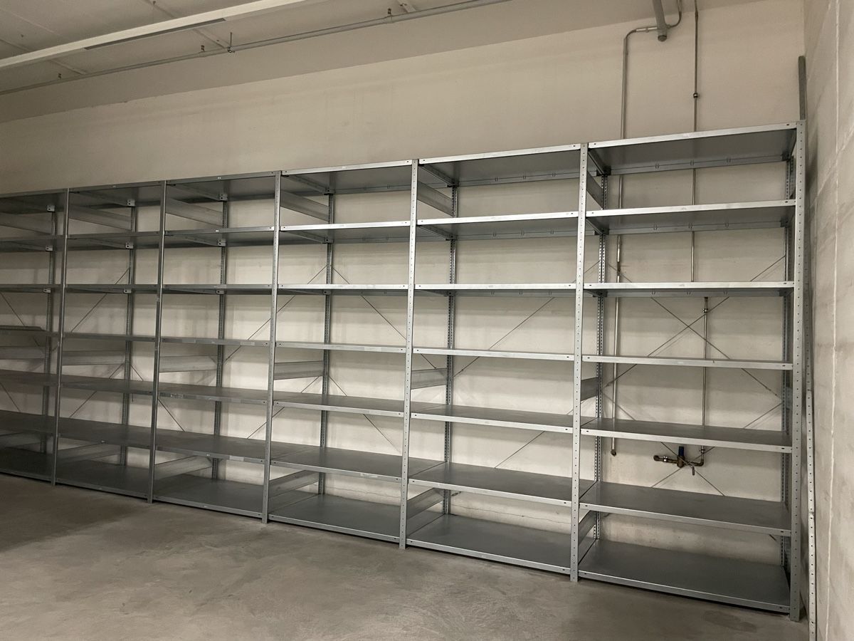Scaffali: Tablarregal/ Fachbodenregal/ Tablargestell – Usato da Niederuzwil venduto da beti077 2