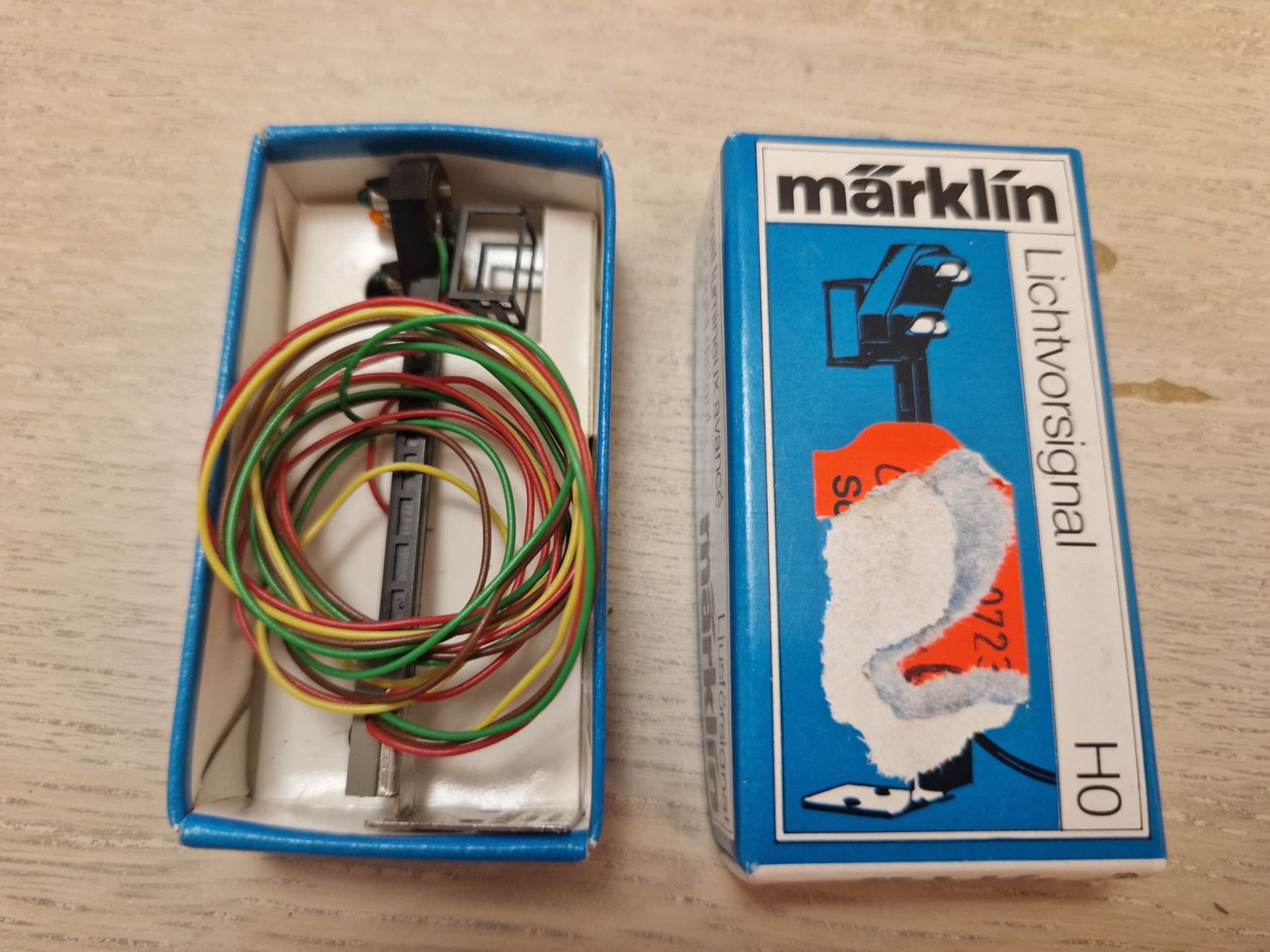 Märklin 76481 – Signal Lumineux DB H0 Avec Feu Supplémentaire, Pour Modélisme Ferroviaire Numérique !