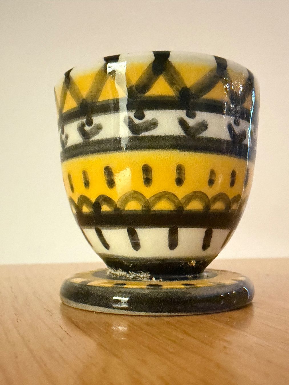 Altre Stoviglie: Handbemalter Keramik Eierbecher – Vintage – Usato da Basel venduto da Rouge.