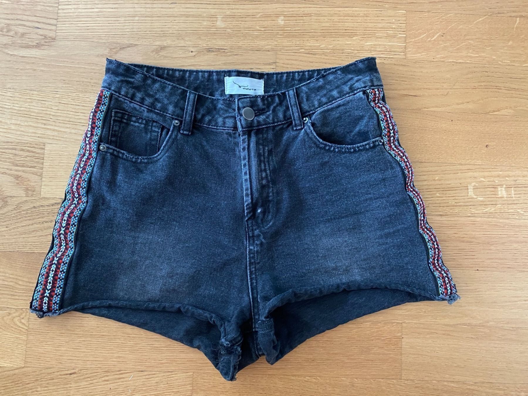 Jeans: Jean Short Damen GM38 Höhe Taille – Usato da Duebendorf venduto da Alexandertreyer