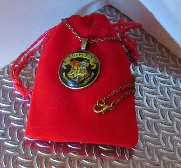 Pendentifs: Harry Potter Hogwarts Amulett mit Kette – Neuf avec emballage d'origine à St. Margarethen TG par ursk10 2