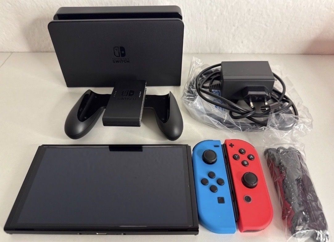 Nintendo Consoles: Nintendo Switch OLED Console - Good Condition 🎮 – D'occasion à Ehrendingen par bubulence 2