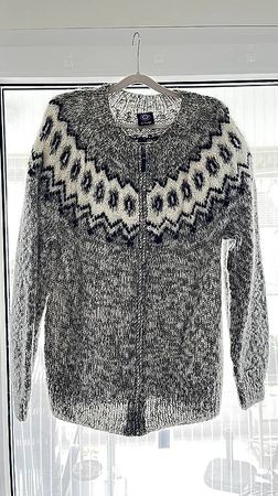Echte isländische Woll- Strickjacke (ungetragen)