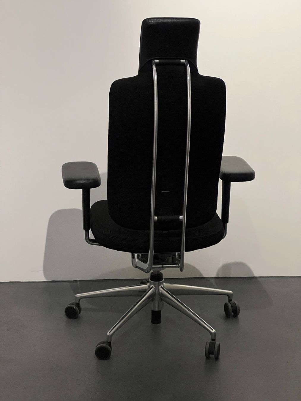Vitra Stühle: Vitra Headline Bürostuhl – Gebraucht aus Hofstetten SO von  3